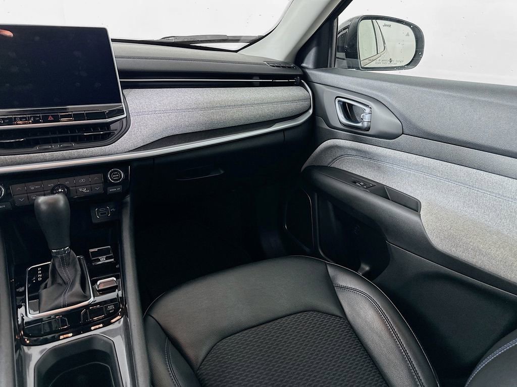 Certified 2022 Jeep Compass Latitude w/ Convenience Group image 34
