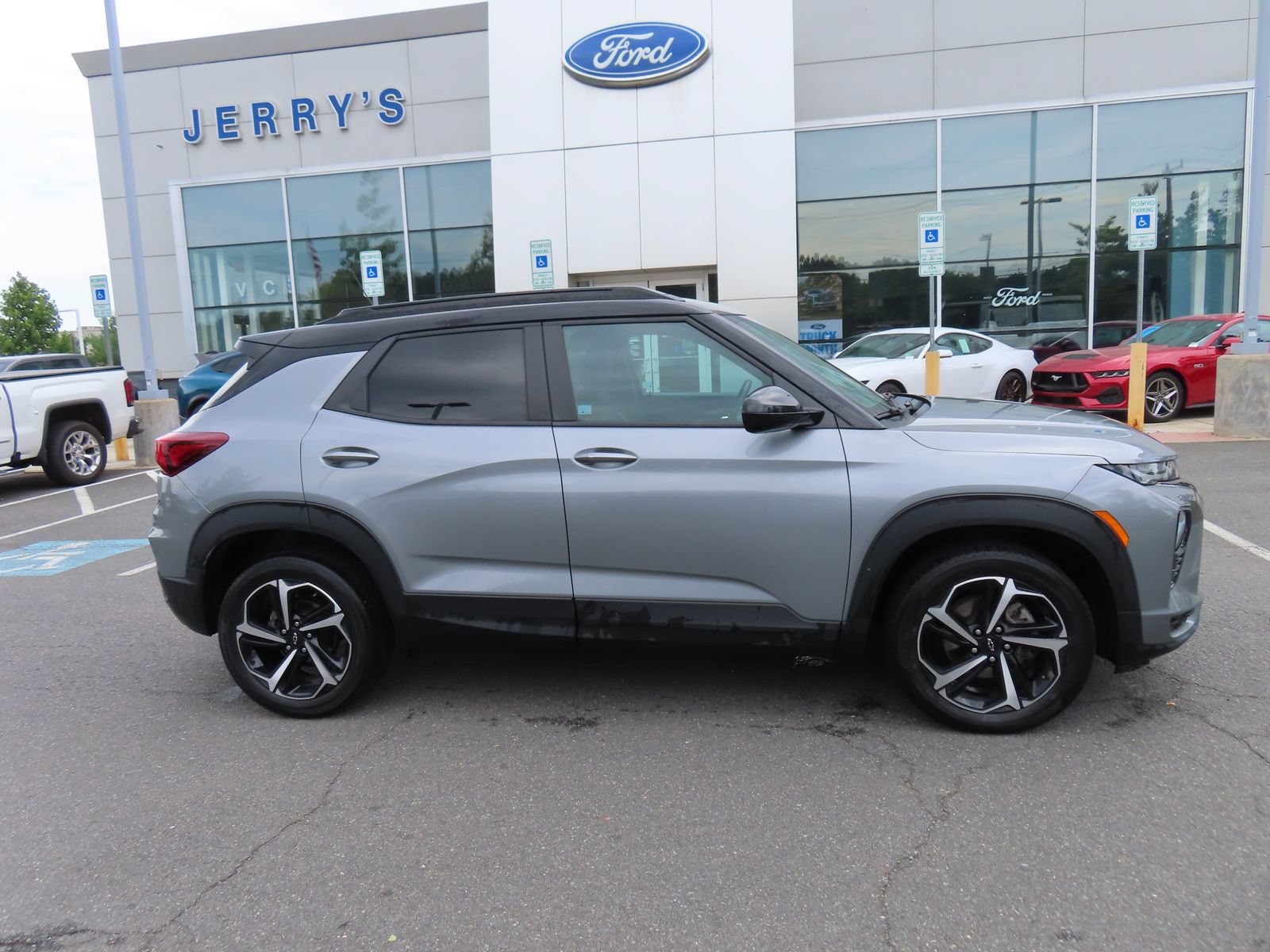 Used 2023 Chevrolet TrailBlazer RS w/ Convenience Package AWD/4WD image 4