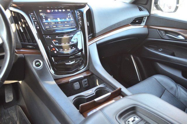Used 2019 Cadillac Escalade Luxury image 24