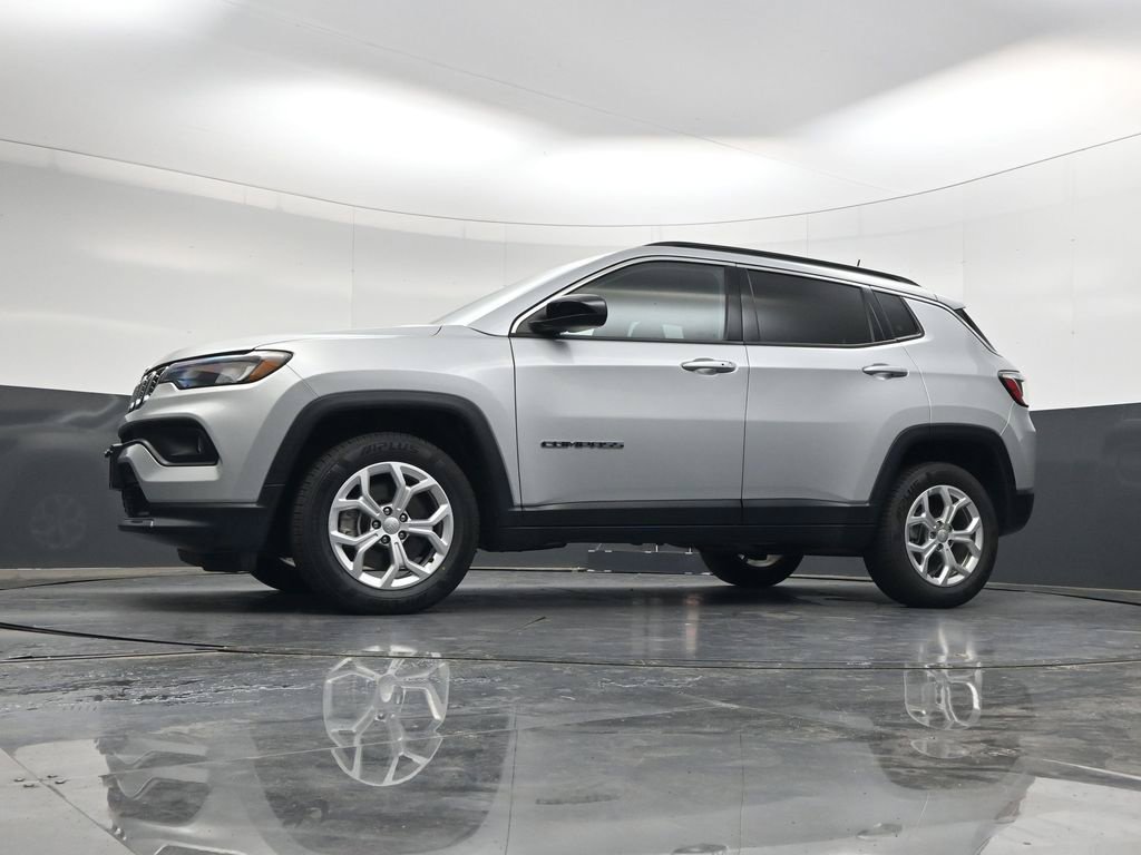 Used 2024 Jeep Compass Latitude AWD/4WD image 40