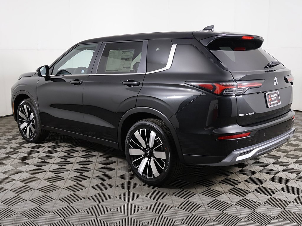 New 2025 Mitsubishi Outlander SE image 15