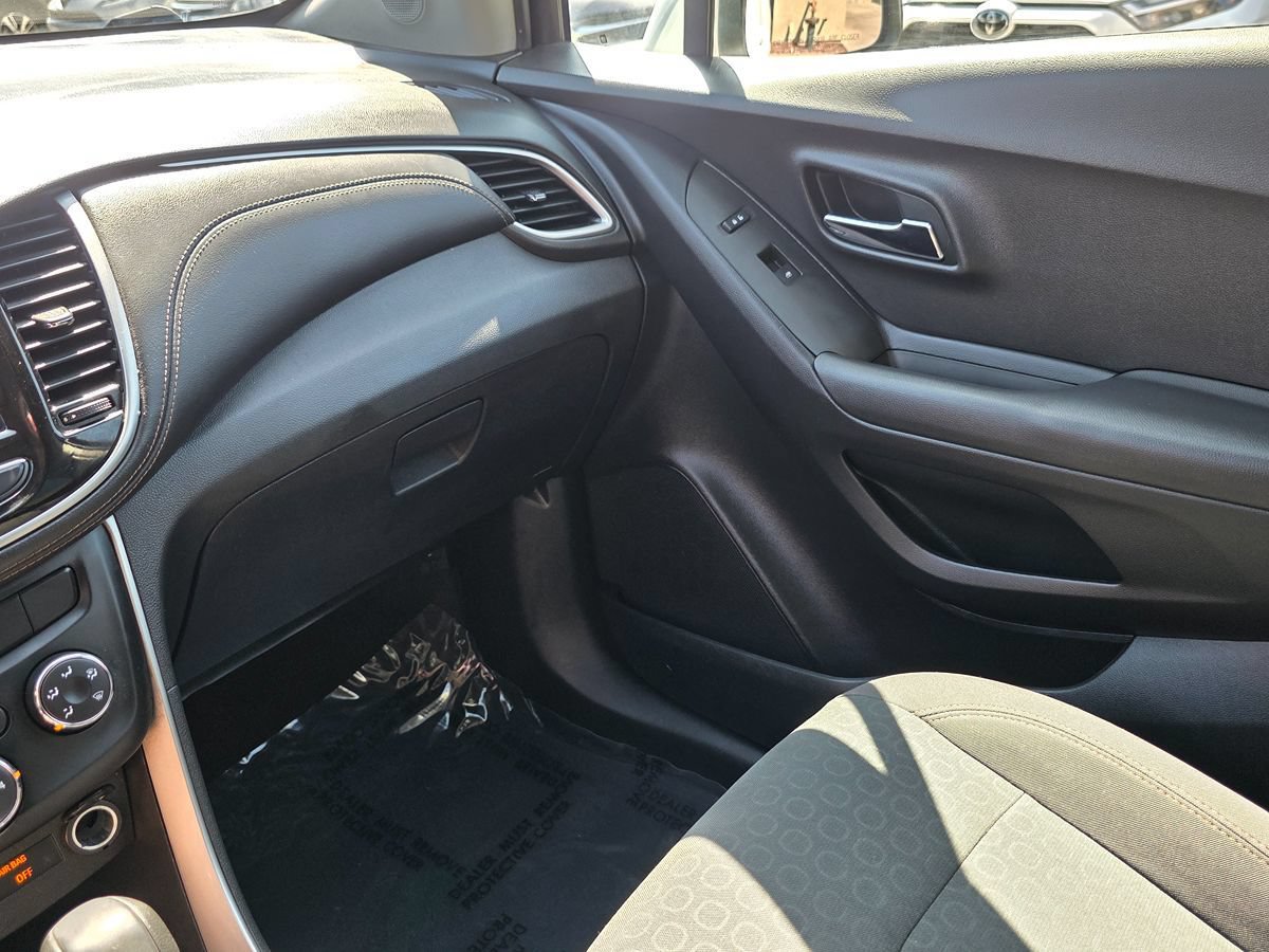 Used 2017 Chevrolet Trax LS FWD image 33