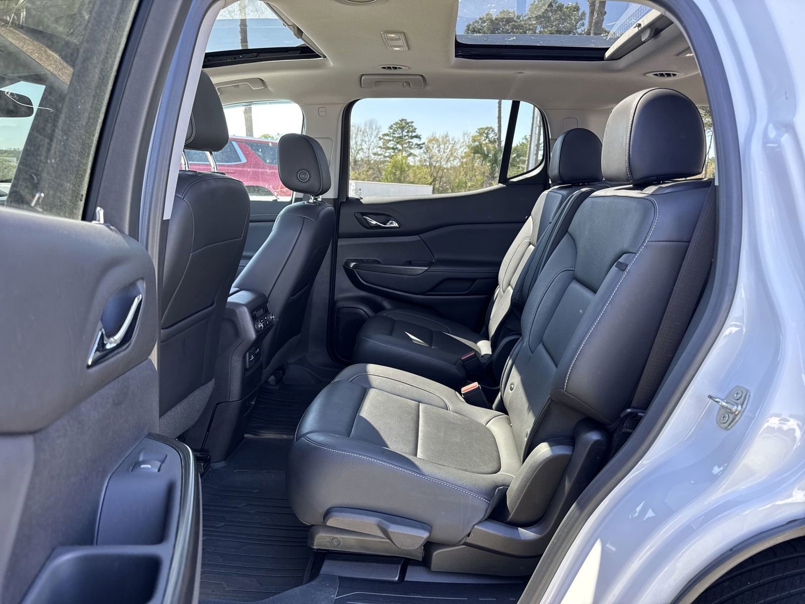 Used 2023 GMC Acadia SLT w/ Technology Package image 31