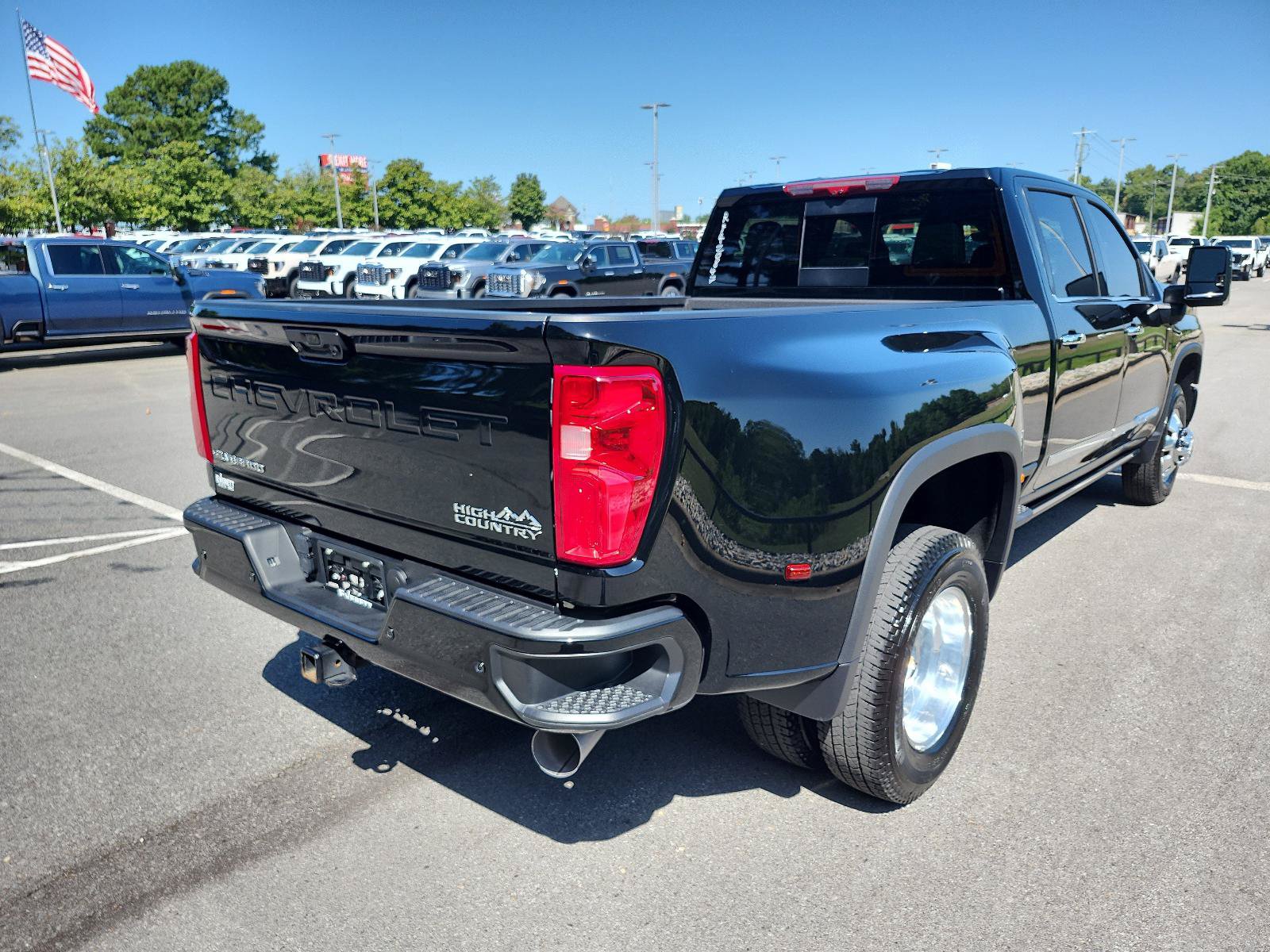 Used 2024 Chevrolet Silverado 3500 High Country w/ High Country Premium Package AWD/4WD image 3
