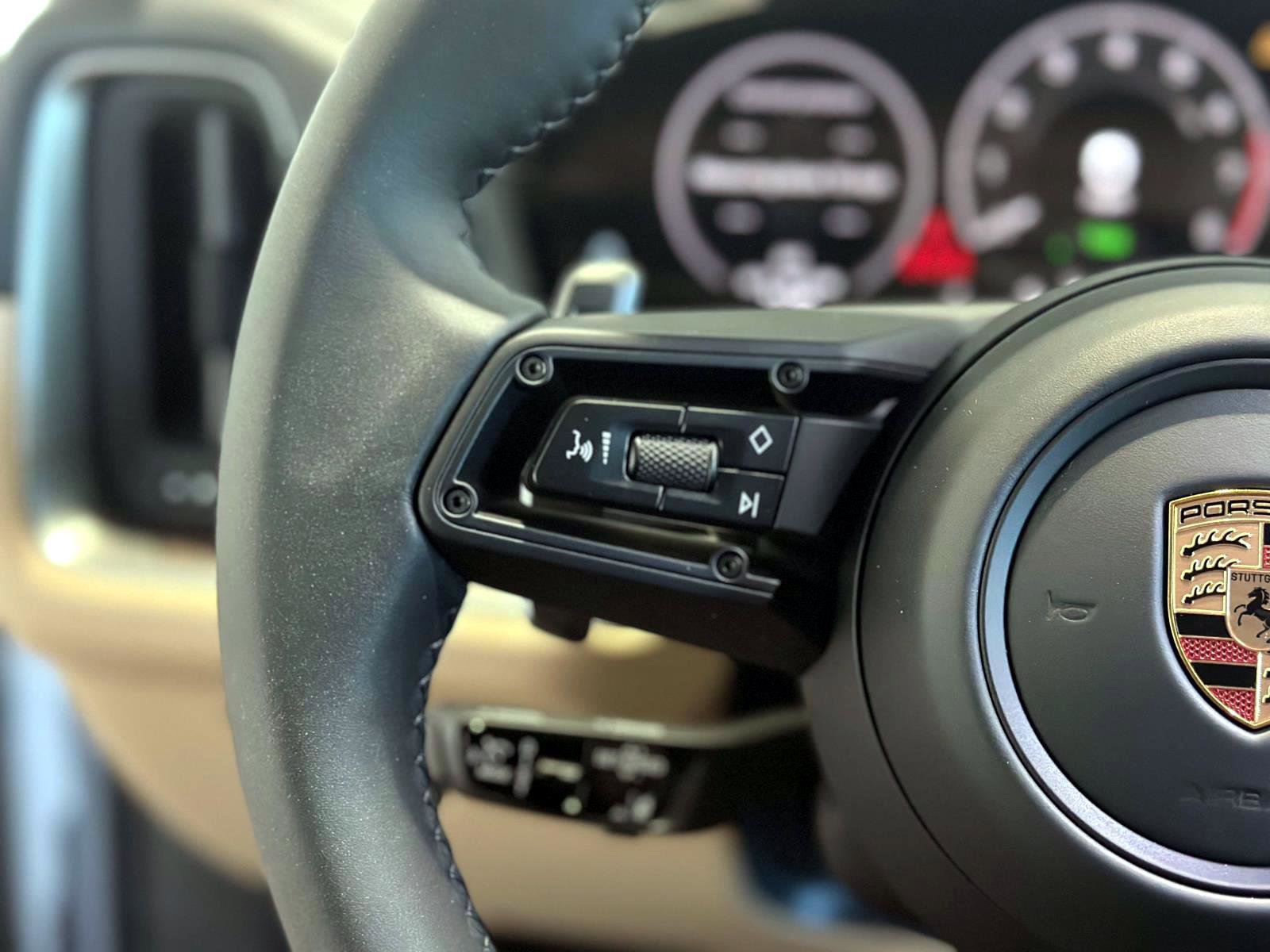 Certified 2026 Porsche Cayenne E-Hybrid image 30