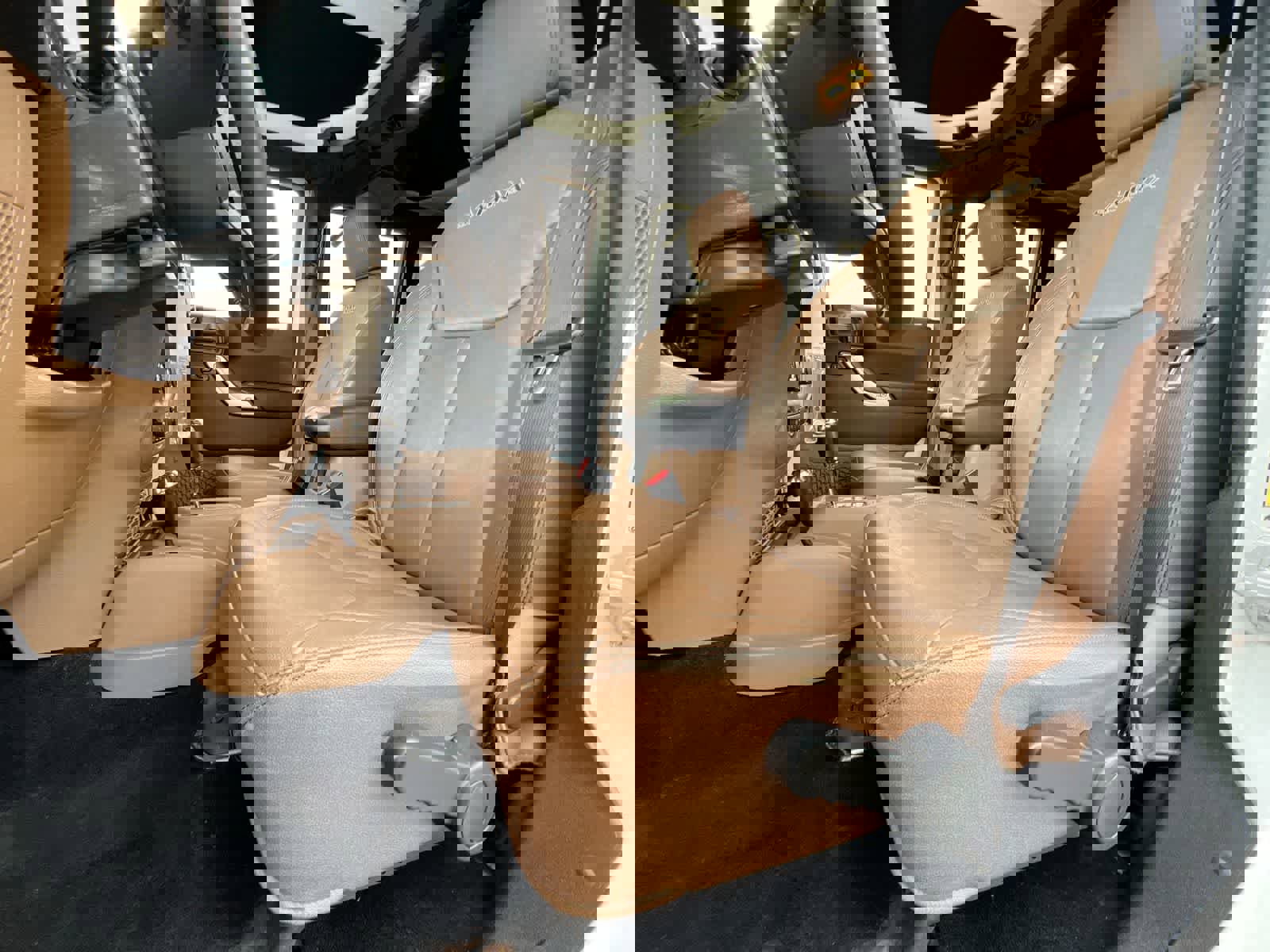 Used 2017 Jeep Wrangler Unlimited Sahara w/ Connectivity Group image 16