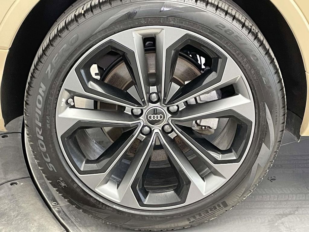 Used 2025 Audi Q7 3.0T Premium Plus image 13