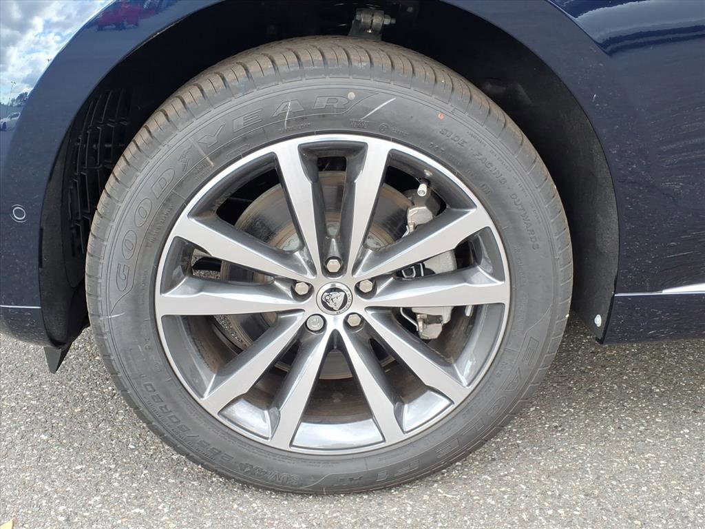 New 2026 Jaguar F-PACE R-Dynamic S image 9