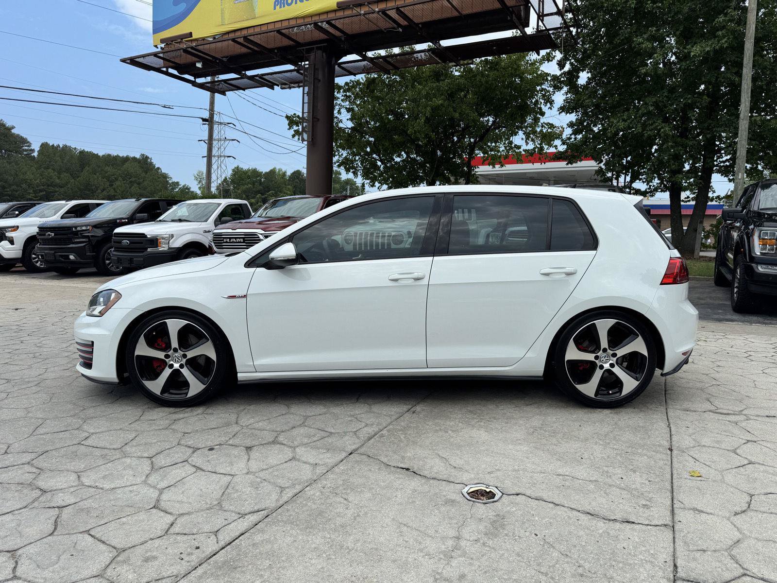 Used 2015 Volkswagen GTI SE FWD image 10