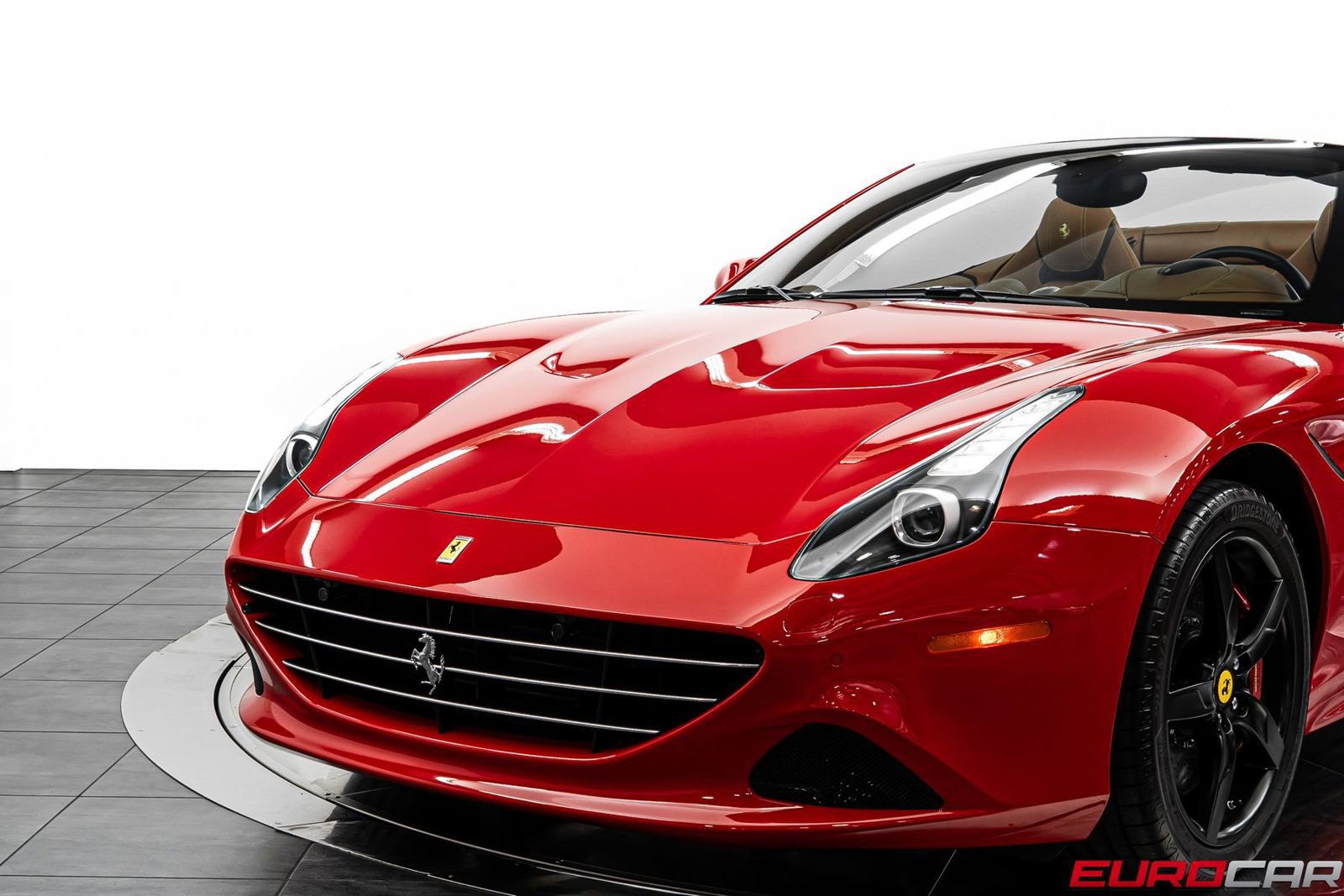 Used 2016 Ferrari California T image 15