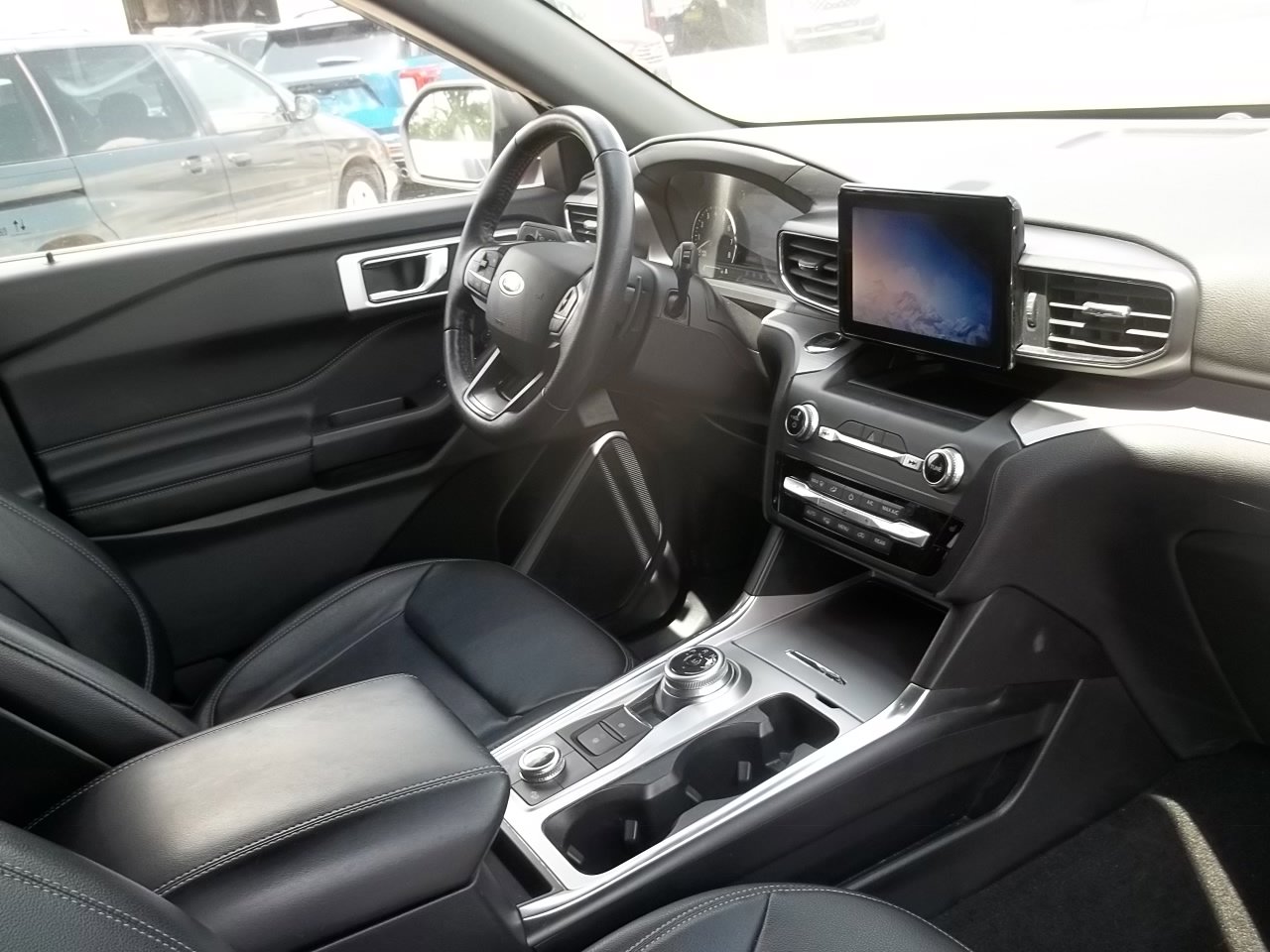 Used 2020 Ford Explorer XLT w/ Equipment Group 202A AWD/4WD image 7