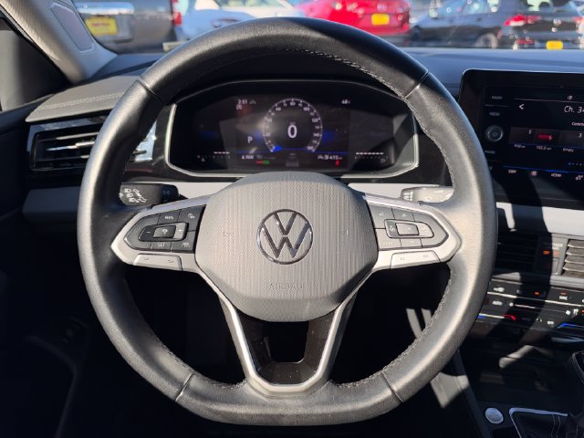 Used 2025 Volkswagen Jetta SE FWD image 19