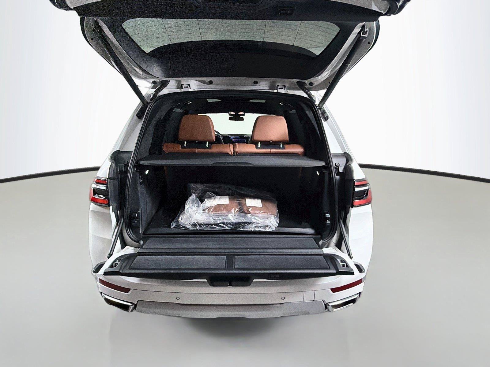 Used 2024 BMW X7 xDrive40i w/ Premium Package AWD/4WD image 28