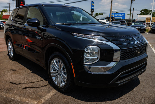 New 2025 Mitsubishi Outlander ES image 3