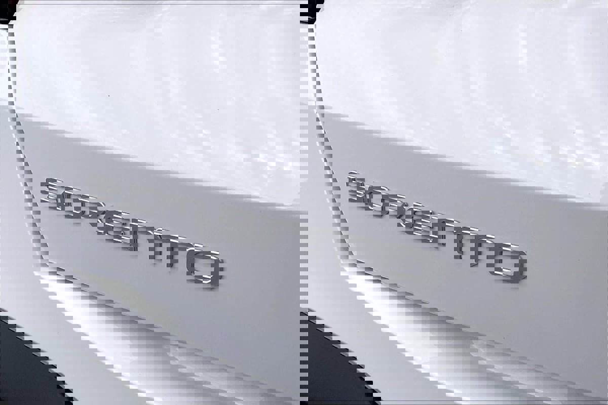 Used 2024 Kia Sorento S image 8