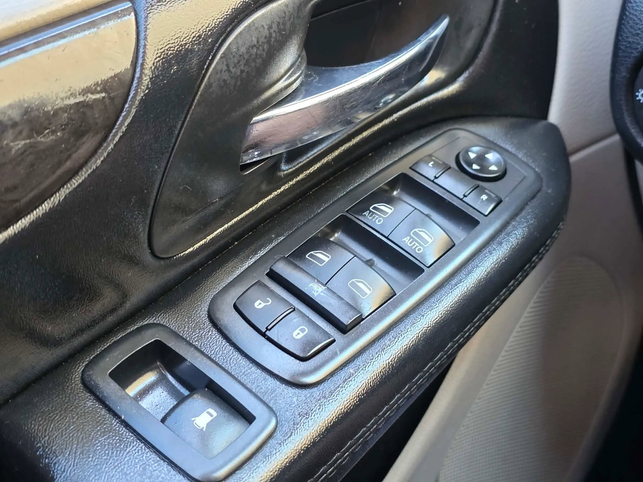 Used 2018 Dodge Grand Caravan SE image 28