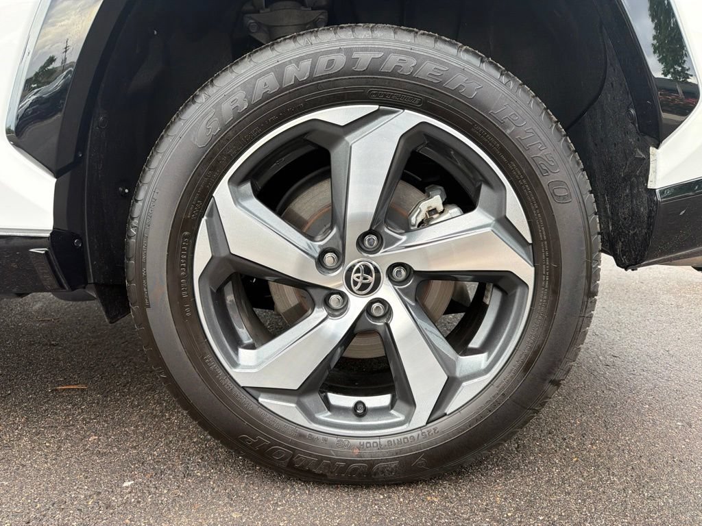 Used 2025 Toyota RAV4 SE AWD/4WD image 32