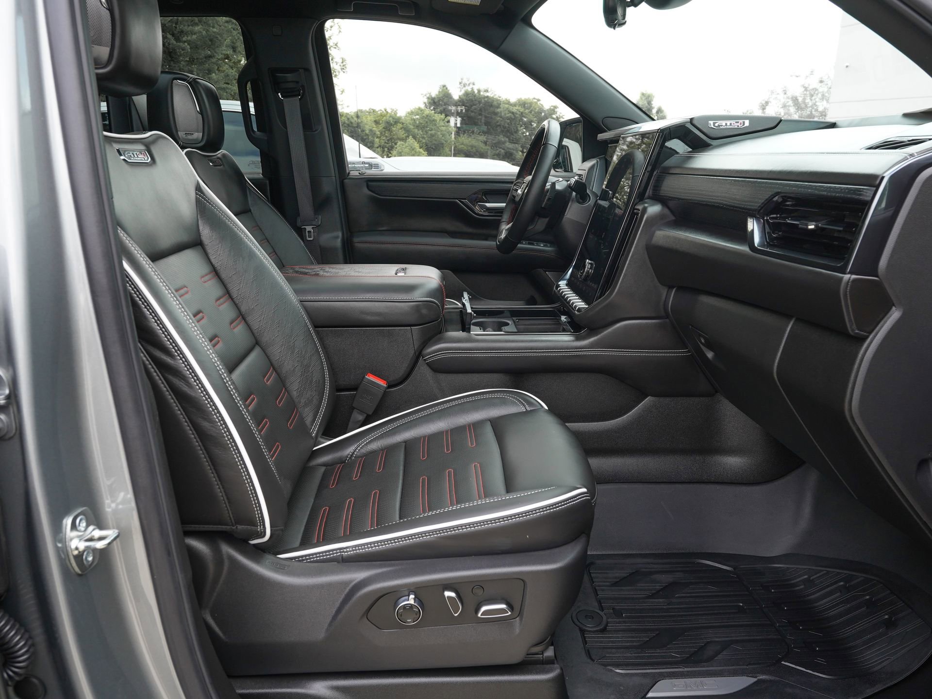 Used 2026 GMC Yukon AT4 Ultimate AWD/4WD image 10