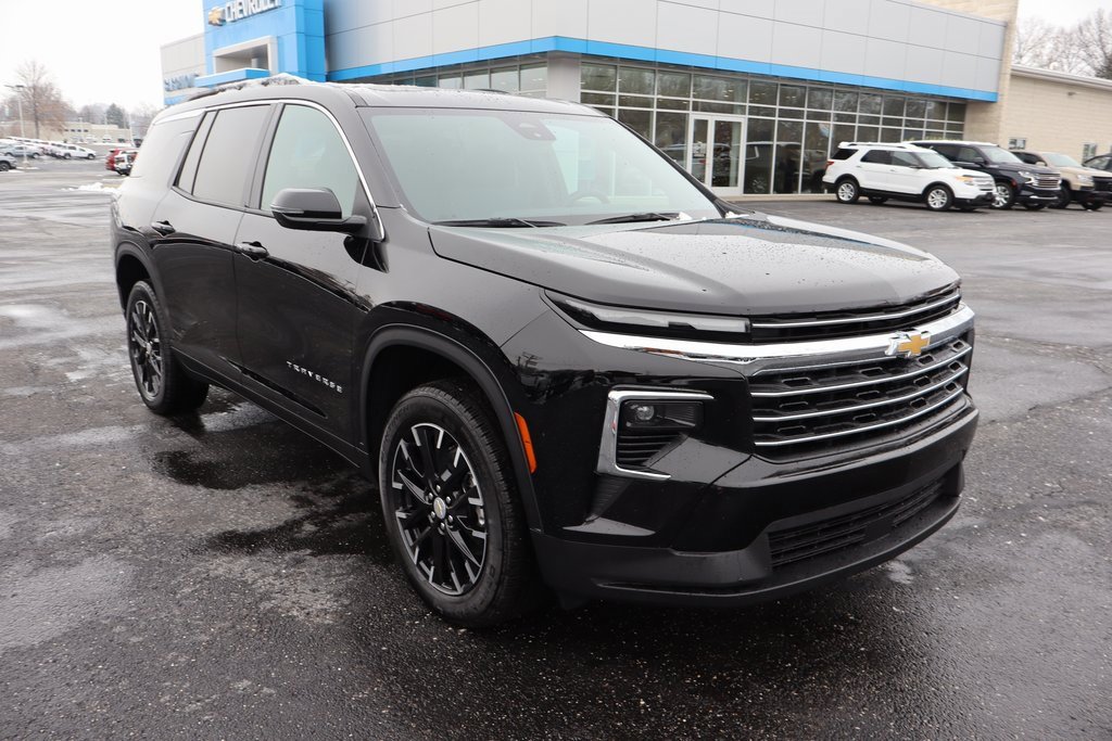 Used 2025 Chevrolet Traverse LT w/ Sun and Wheel Package image 3