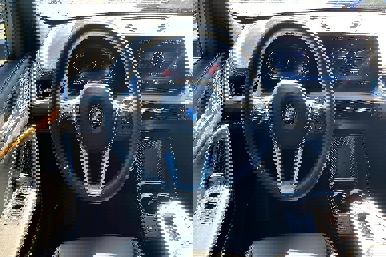 Used 2025 BMW X1 xDrive28i w/ Premium Package image 5