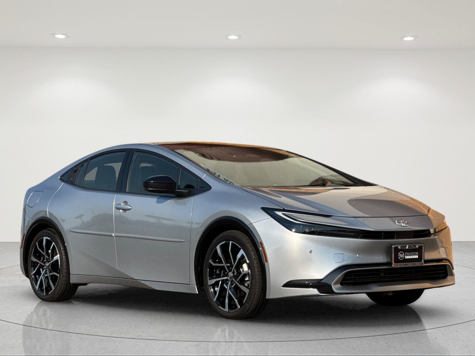 Used 2025 Toyota Prius Plug-In Hybrid FWD image 8