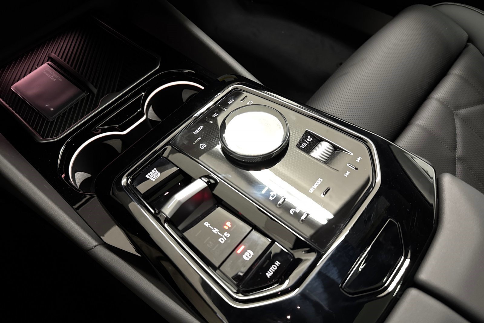 Used 2026 BMW 530i w/ Premium Package RWD image 17
