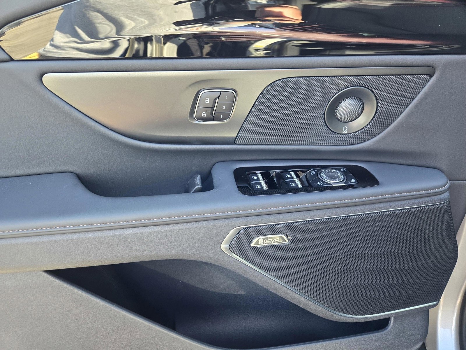 New 2025 Lincoln Nautilus Premier w/ Equipment Group 102A image 9