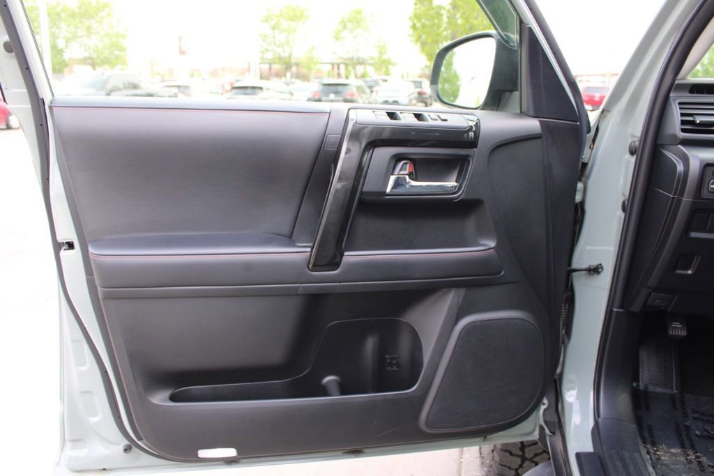 Used 2022 Toyota 4Runner TRD Off-Road Premium w/ Moonroof Package AWD/4WD image 19