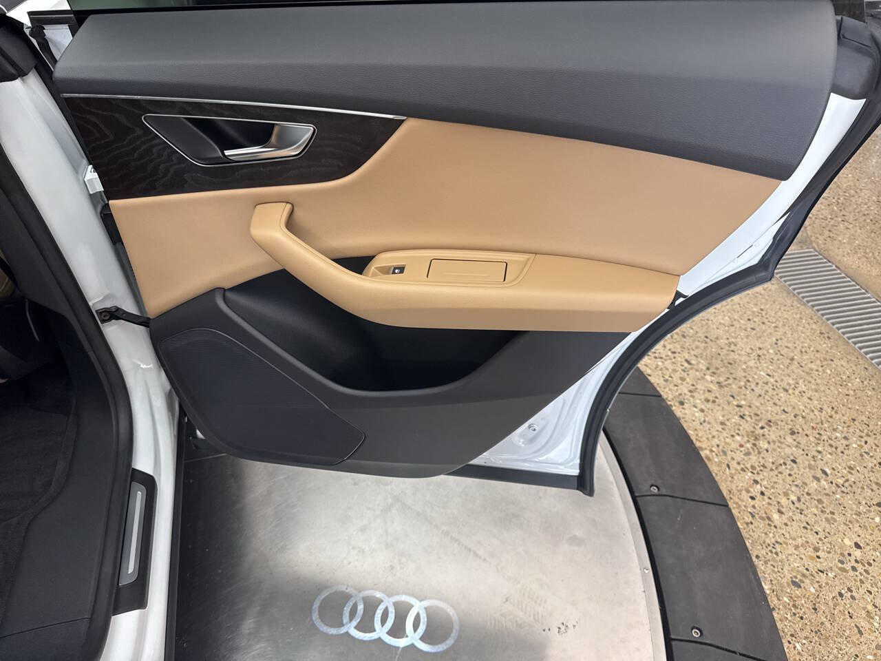 Used 2023 Audi Q8 Premium w/ Convenience Package AWD/4WD image 24