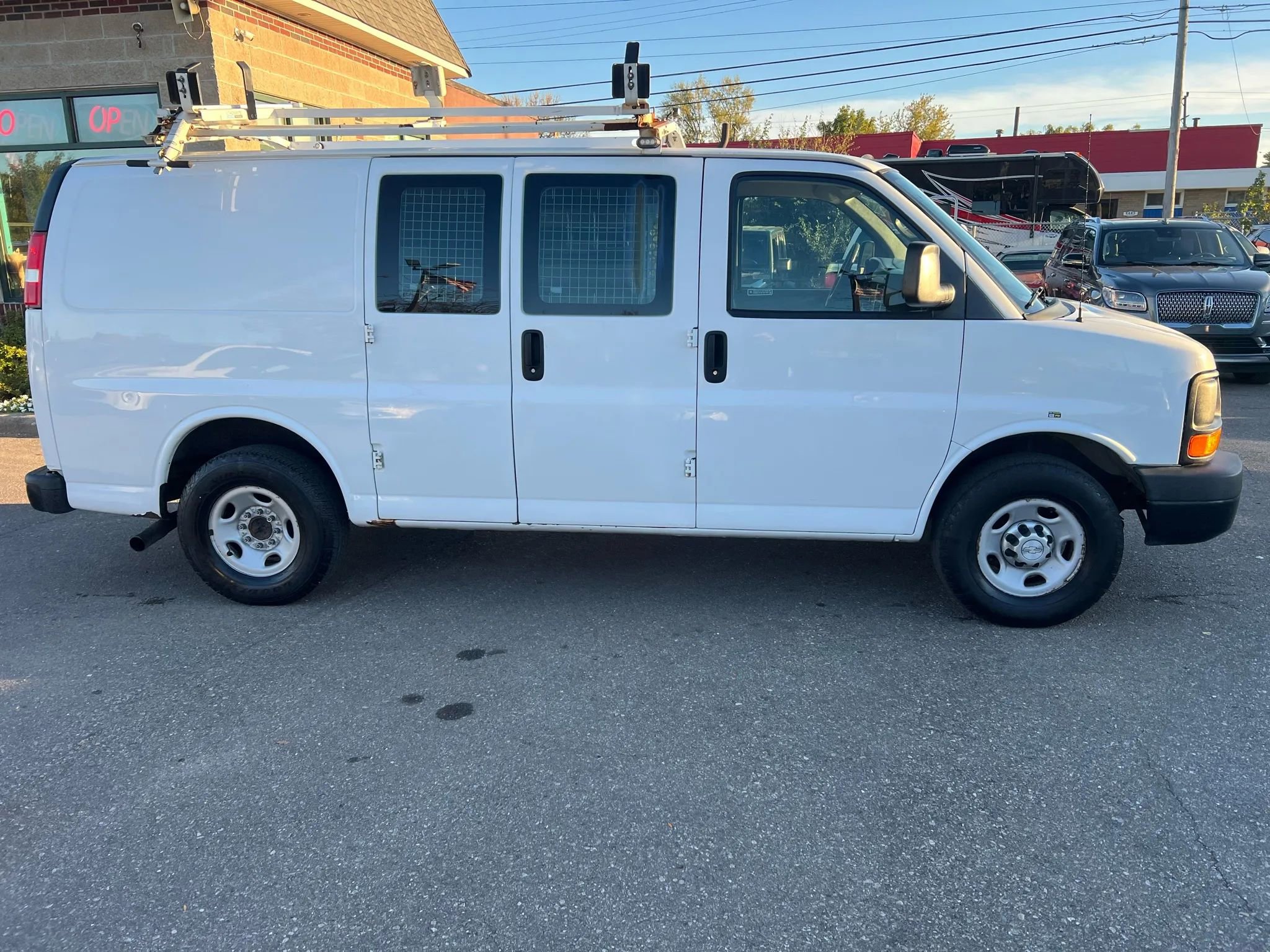 Used 2015 Chevrolet Express 2500 image 6