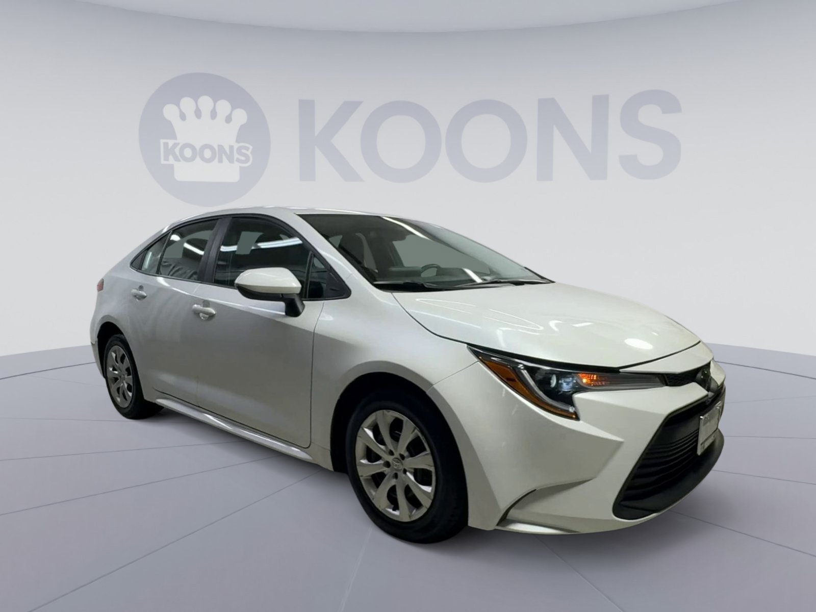 Used 2024 Toyota Corolla LE FWD image 2