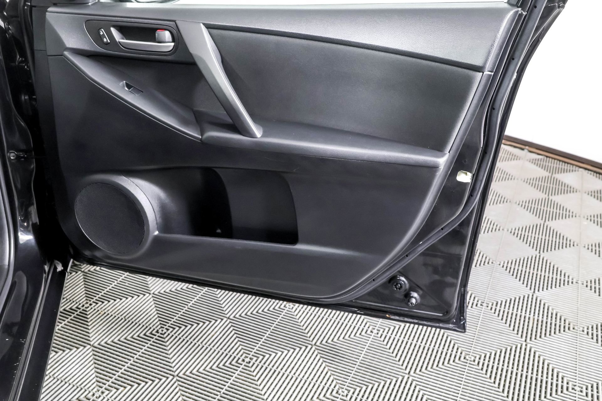 Used 2012 MAZDA MAZDA3 i Touring image 46