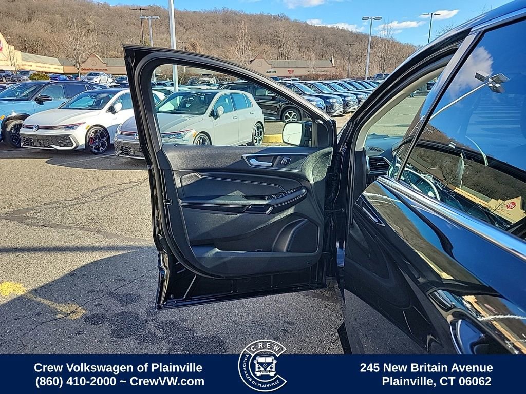 Used 2018 Ford Edge Titanium w/ Equipment Group 302A image 37