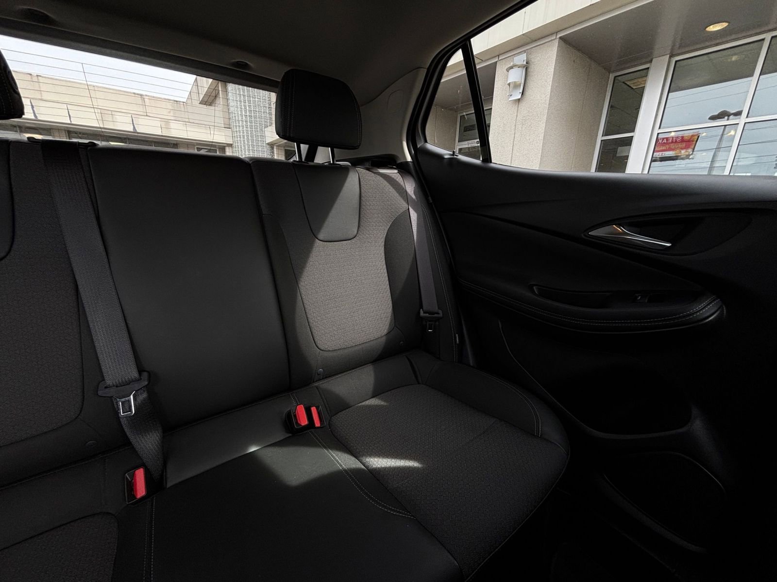 Used 2025 Buick Encore GX Preferred image 41