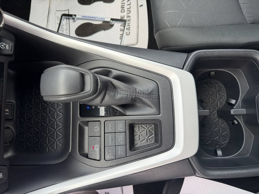 Used 2025 Toyota RAV4 XLE AWD/4WD image 21