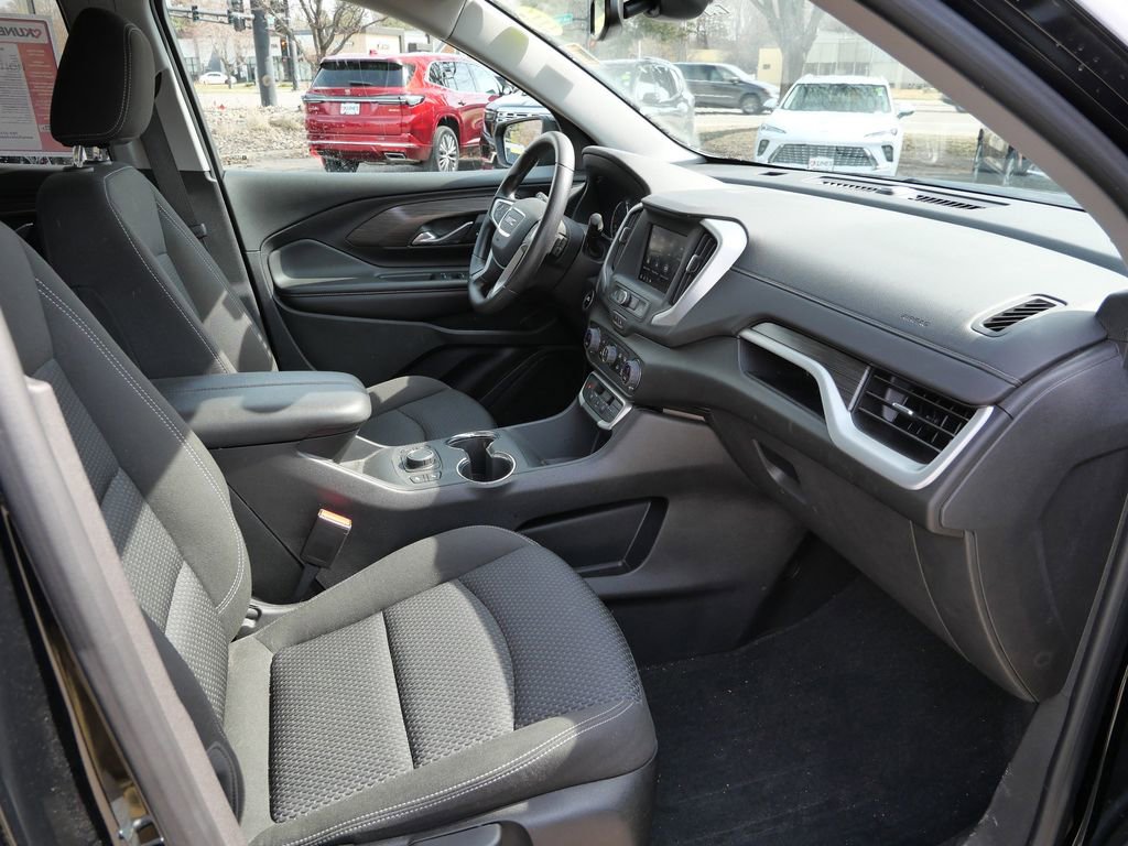 Used 2024 GMC Terrain SLE w/ Driver Convenience Package image 17