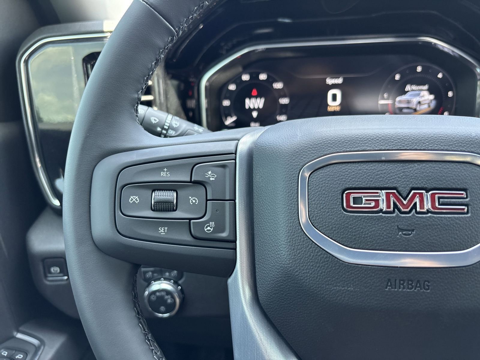 New 2025 GMC Sierra 1500 SLE w/ Preferred Package image 20