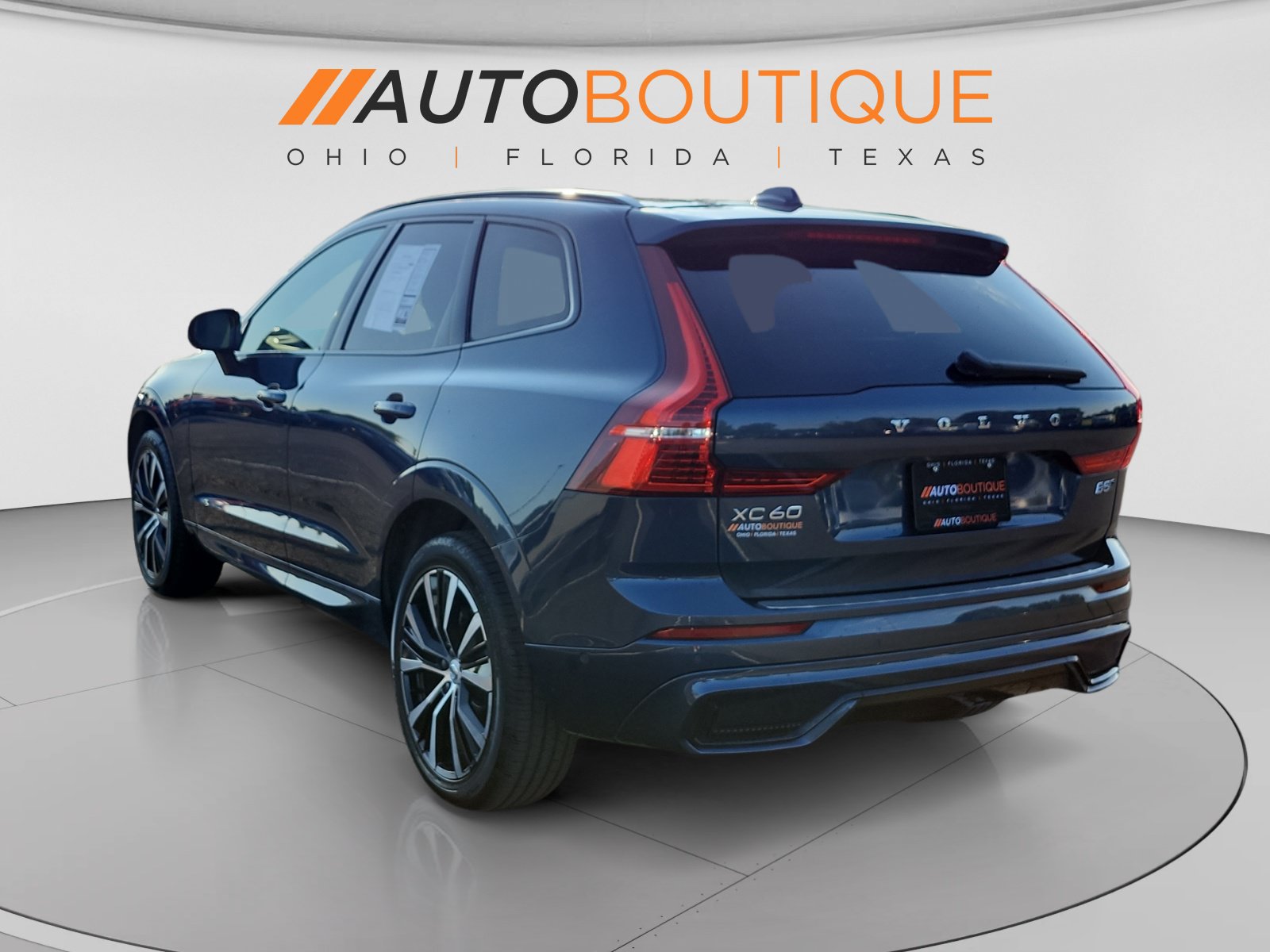 Used 2023 Volvo XC60 B5 Plus w/ Climate Package AWD/4WD image 3