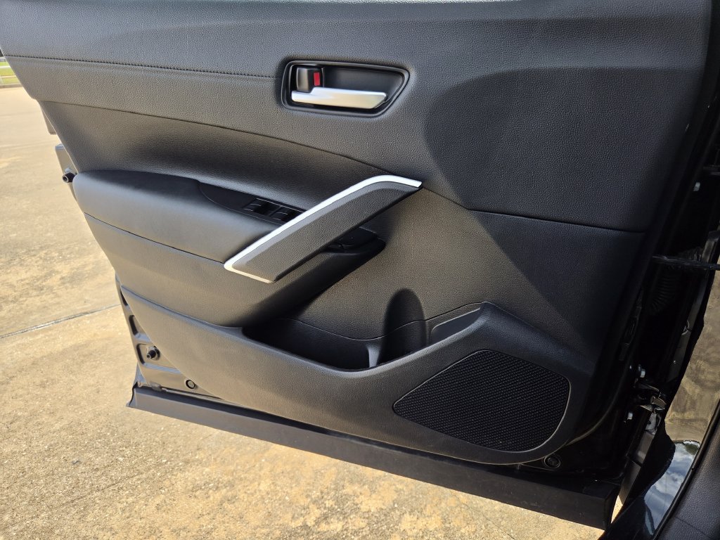 Used 2025 Toyota Corolla Cross XLE FWD image 26