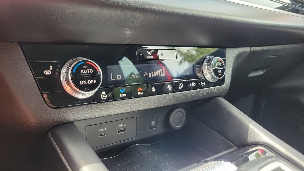 Used 2023 Mitsubishi Outlander SEL AWD/4WD image 18