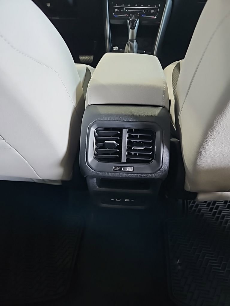 New 2026 Volkswagen Taos SE AWD/4WD image 18