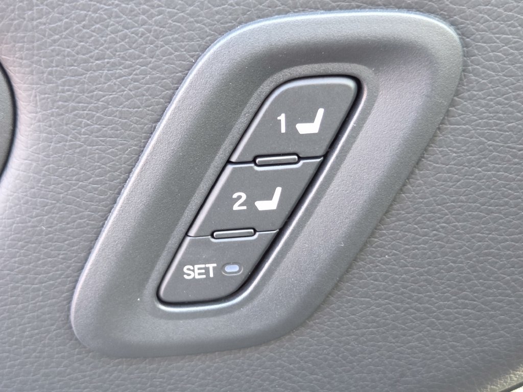Certified 2025 Honda Pilot Touring image 12
