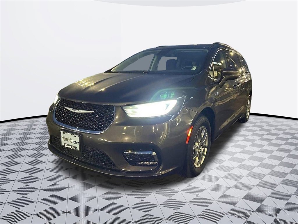Used 2021 Chrysler Pacifica Touring image 2