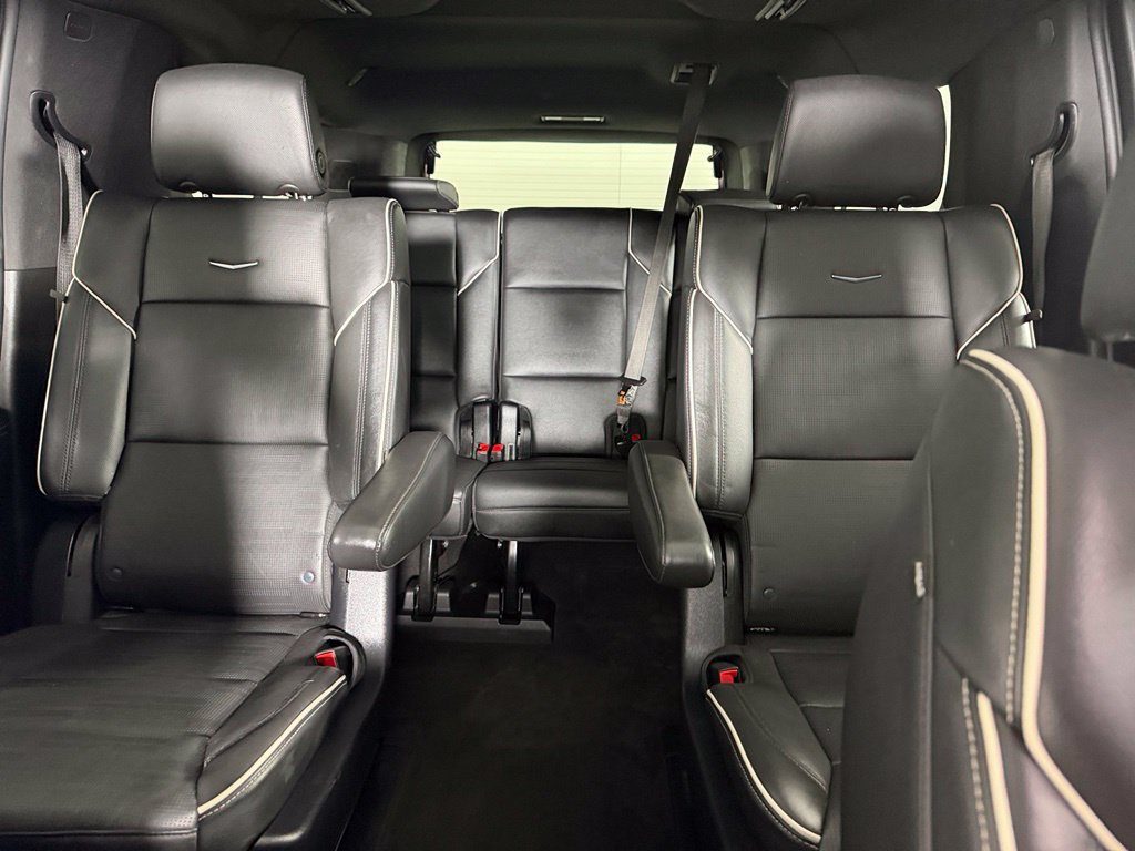 Used 2025 Cadillac Escalade ESV Sport w/ LPO, ONYX Package AWD/4WD image 19