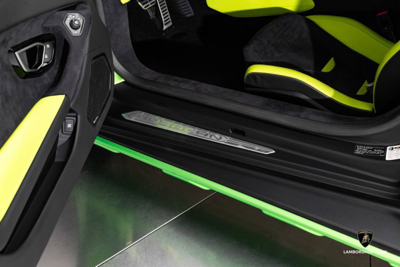 Used 2024 Lamborghini Huracan Sterrato image 30