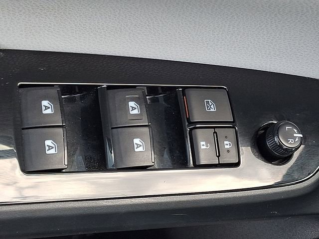 Used 2017 Toyota Prius Prime Plus w/ Protection Package FWD image 26
