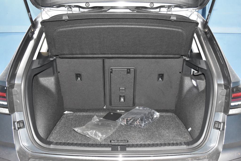 Certified 2025 Volkswagen Taos SE w/ Panoramic Sunroof Package image 24