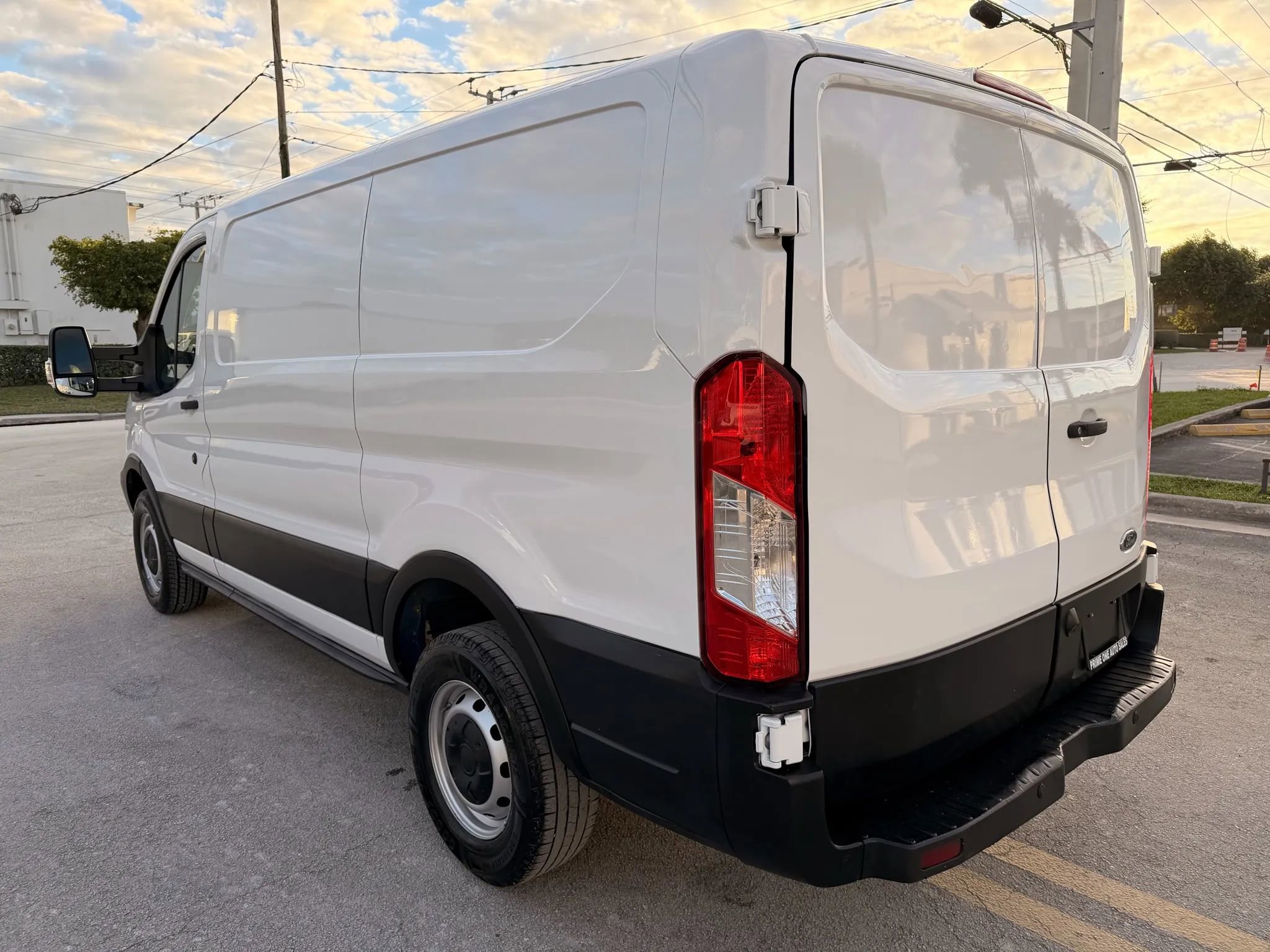 Used 2019 Ford Transit 250 130 Low Roof image 5