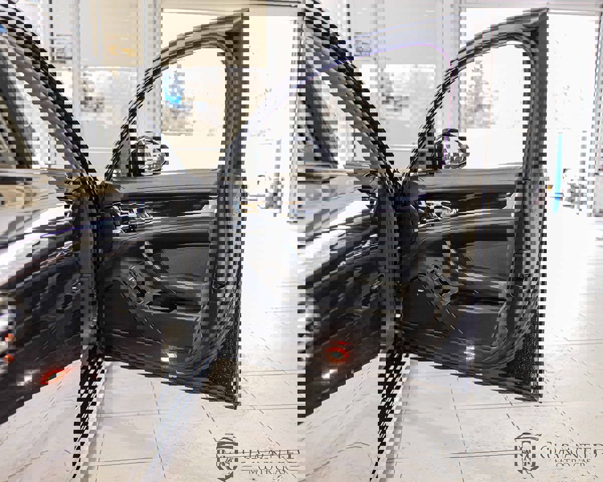 Used 2015 Porsche Panamera 4 image 42