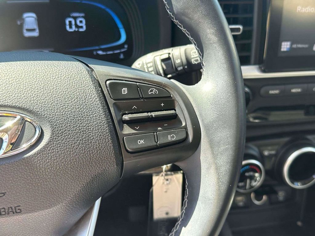 Used 2023 Hyundai Venue SEL FWD image 19